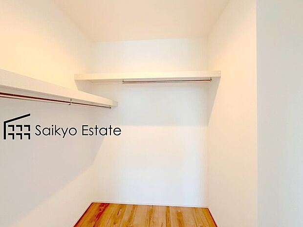 【ウォークインクローゼット【施工例】】主寝室にはWIC付き!たっぷり収納ができるWICは衣替え不要で、すぐに使え、片付け上手に!