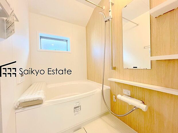 【浴室【施工例】】一日の疲れを癒してくれる落ち着いた色合いのバスルーム♪雨の日のお洗濯も安心な浴室乾燥機付きです。