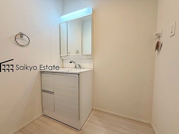 【シャワー付き洗面化粧台】「シャワー付き洗面化粧台」は暮らしを快適にしてくれます。朝の身支度もスムーズに♪