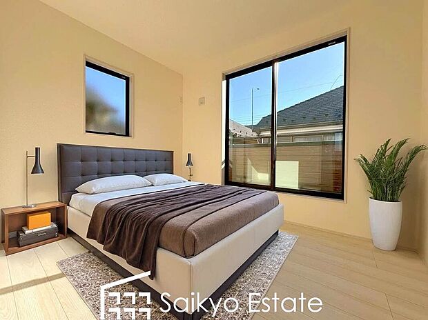 【居室(施工例)】2面採光で明るく風通しも良好です!天気の良い日は是非窓を開けて空気の入れ替えをしてみるのはいかがでしょうか♪