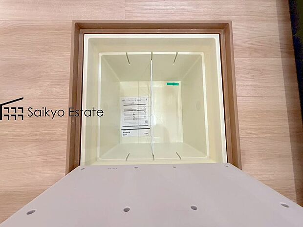 【床下収納】「床下収納」はストックの食材や普段使わない調理器具・食器などを管理しやすく収納できます。