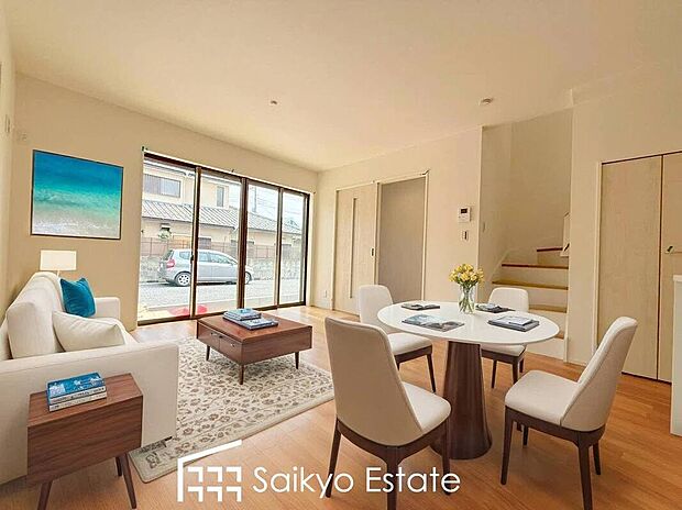 【リビング【施工例】】ご家族の会話やコミュニケーションを重視したリビングイン階段です!「おはよう」や「おやすみ」、「おかえり」のある毎日を!