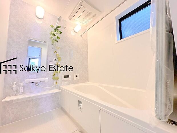 【浴室【施工例】】一日の疲れを癒してくれる一坪タイプの広々バスルーム♪雨の日のお洗濯にも大活躍な浴室暖房乾燥機付きです!