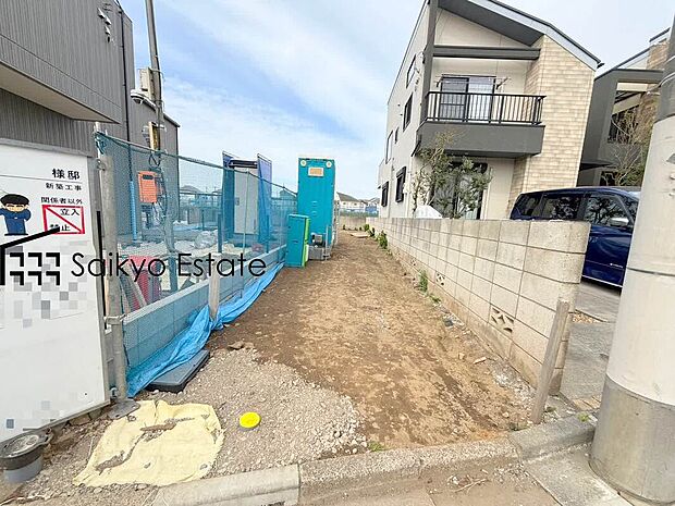 【カースペース】コンビニまで徒歩約3分、スーパーまで徒歩約4分など、周辺は商業施設が充実した暮らし便利な立地です！急なお買い物も安心です♪