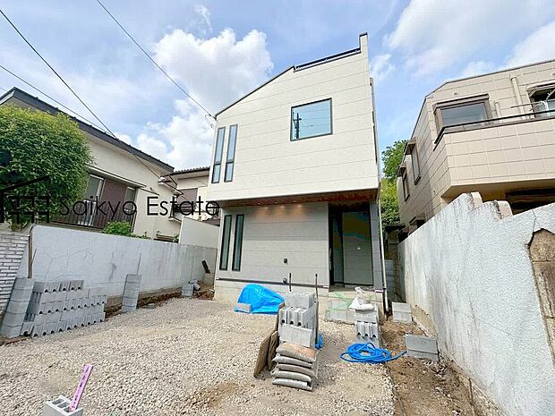 【現地写真】17.0帖LDK×収納付きの居室が4部屋!ご家族の会話を重視したリビングイン階段!ガスを効率よく使えるハイクオリティ熱源器「エコジョーズ」標準装備!