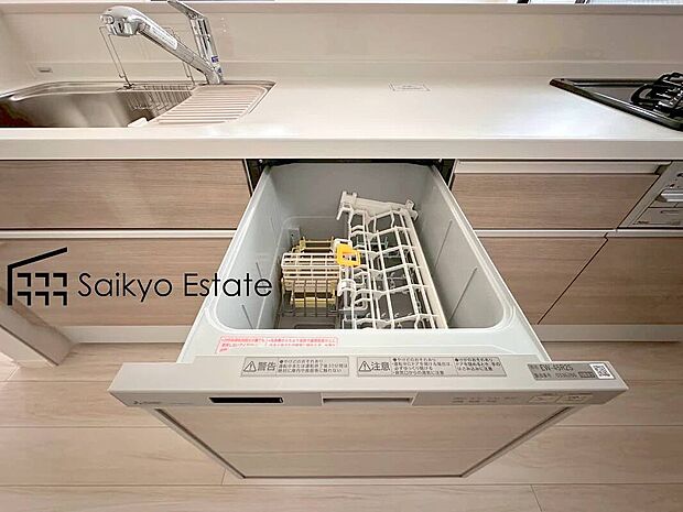 【食洗機】「ビルトイン食洗機」は手洗いよりも経済的で家計に優しく、家事の負担を軽減してくれるママの強い味方ですね。
