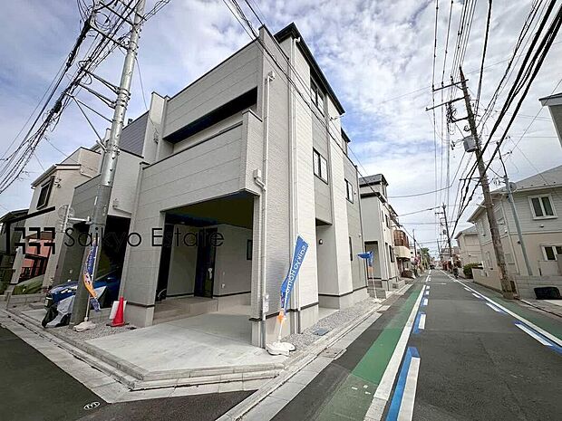 【前面道路】交通量の少ない前面道路ですので、小さなお子様がおられるご家庭でも安心してお住まいいただけます。