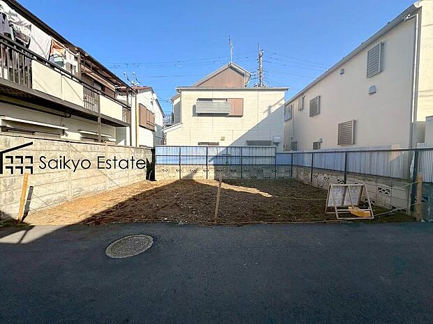 【現地写真】LDKゆとりの13.25帖!リビング上部勾配天井で開放感ございます♪2面採光の洋室が3部屋!季節の物などの収納に便利なロフト付き♪