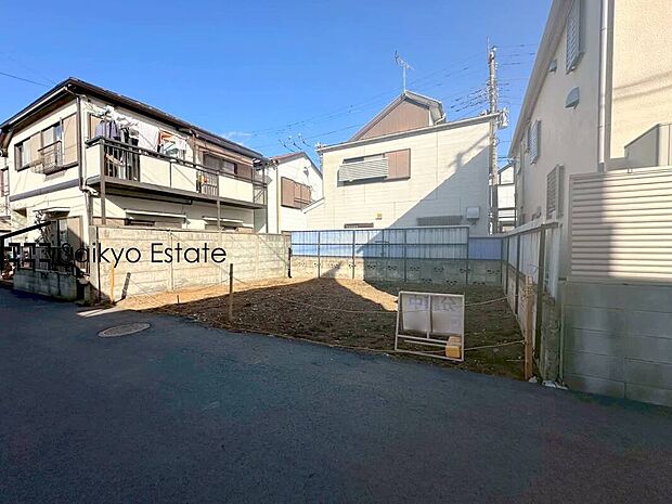 【現地写真】コンビニまで徒歩約5分、スーパーまで徒歩約6分など、周辺は商業施設が充実した暮らし便利な立地です!急なお買い物も安心です♪