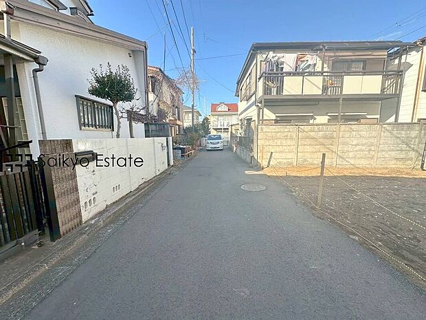 【前面道路】周辺は公園や緑地が点在する緑豊かな住環境です。この機会に是非、周辺環境も併せて現地をご覧ください。