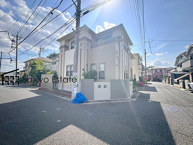【前面道路を含む現地写真】小学校まで徒歩約5分、中学校まで徒歩約17分でお子様が無理なく通える距離です。保育園や幼稚園も近くに多数あり、子育てファミリーには嬉しい環境です!
