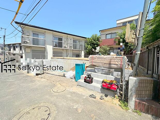 【現地写真】小・中学校まで徒歩約5分でお子様が無理なく通える距離です。保育園や幼稚園も近くに多数あり、子育てファミリーには嬉しい環境です!