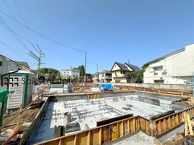 【現地写真】安心の耐震・制震住宅！制震ユニット「ミライエ」全棟標準搭載！地震軽減率95％で大切な住まいと生活を守ってくれます。ZEH水準の省エネ住宅！省エネ性能を第三者評価機関が評価する「BELS」認定物件です！