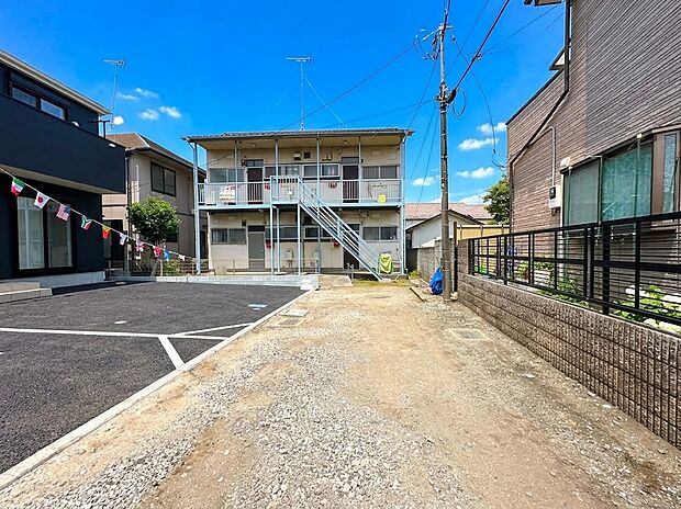 【前面道路】交通量の少ない前面道路ですので、小さなお子様がおられるご家庭でも安心してお住まいいただけます。