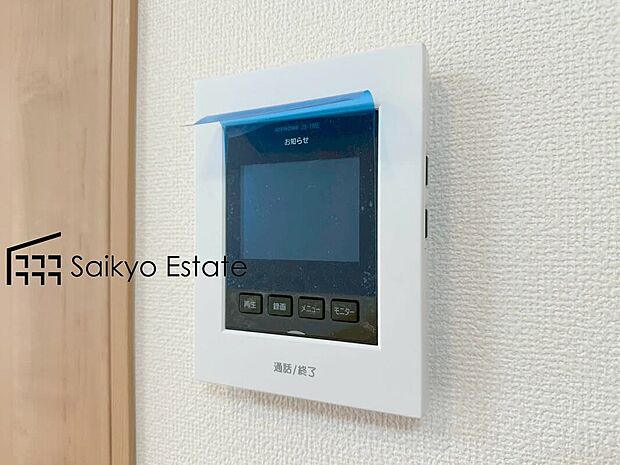 【TVモニター付きインターホン】「TVモニター付きインターホン」は、玄関に行かなくても誰が来たのか確認でき、お子様のお留守番も安心です。