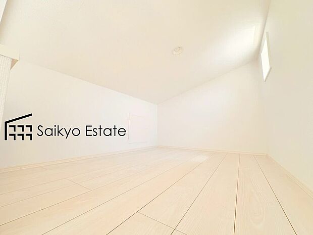 【小屋裏収納【施工例】】収納力がアップする小屋裏収納付き。季節のものや、イベントでしか使わない使用頻度の低いものをしまっておくのに便利です。
