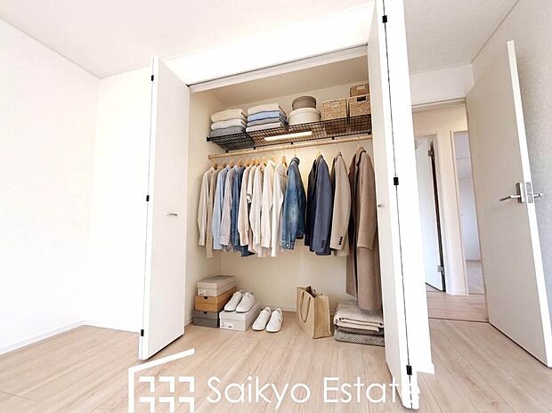 【収納】居室に収納を設けておりますので、衣類の他にもカバンや小物など何でも収納して、居室の全空間を有効活用できます♪※衣類等はCG加工しています。