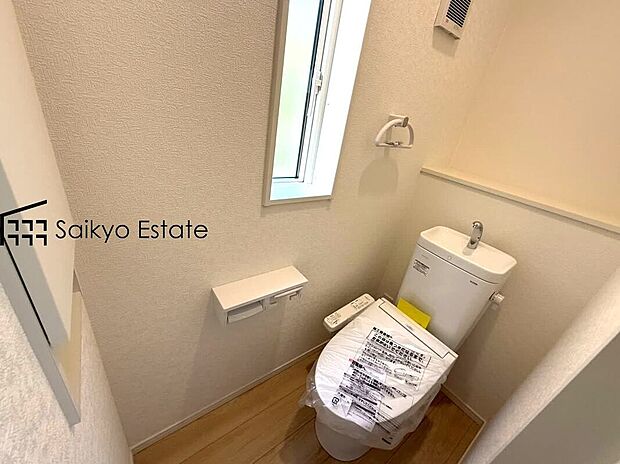 【ウォシュレット付トイレ】「温水清浄便座付きトイレ」は日々の生活を快適にしてくれます。毎日使う場所だからこそ、こだわりたいポイントですね。