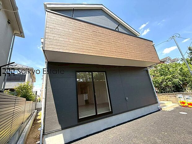【外観】住宅性能評価取得物件!耐震性などに優れた安心な邸宅です!防犯カメラ付きでセキュリティ面も安心です!