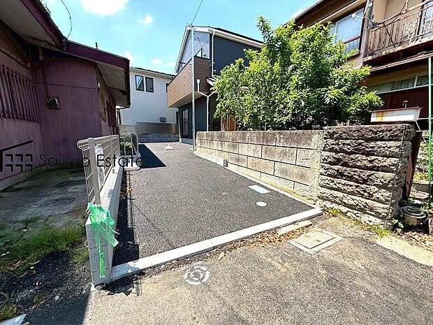 【カースペース】車種によりますが、駐車スペースは2台可能です!来客時などに便利な他、セカンドカーをお持ちの方、購入をご検討の方は必見です!
