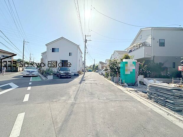 【前面道路】交通量の少ない前面道路ですので、小さなお子様がおられるご家庭でも安心してお住まいいただけます。