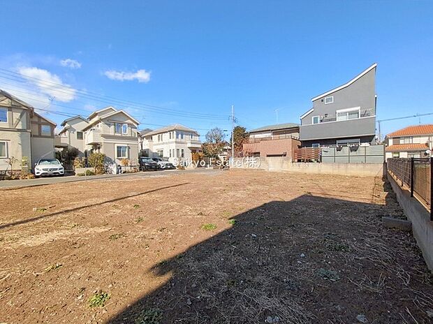 【 現地写真】各棟20帖以上の広々LDKに居室が3部屋！小屋裏収納やWIC、SICやパントリーなど豊富な収納スペース！