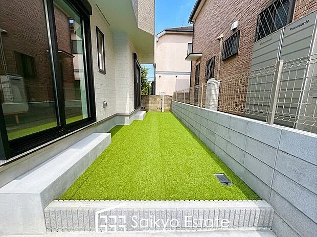 【庭】南庭がございますので、家庭菜園やガーデニング、夏はお子様の水遊びやBBQなど楽しみが広がります♪