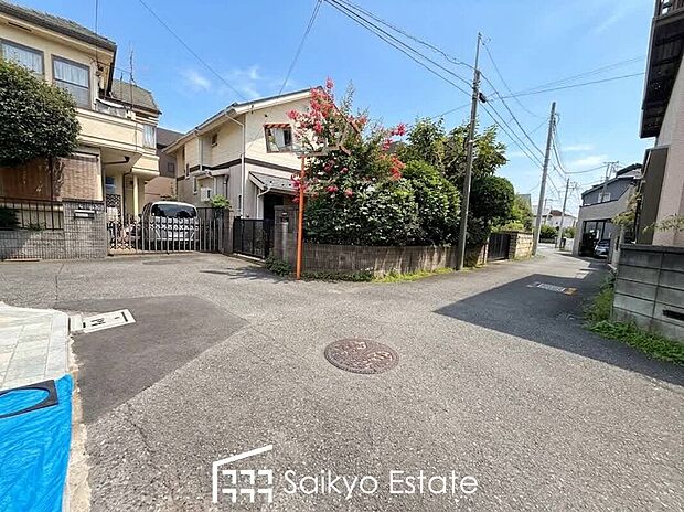 【前面道路】交通量の少ない前面道路ですので、小さなお子様がおられるご家庭でも安心してお住まいいただけます。