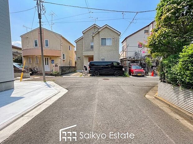 【前面道路】新小金井街道や、飲食店など商業施設が点在する新青梅街道にアクセスしやすく、お車でのお出かけもスムーズな立地です♪