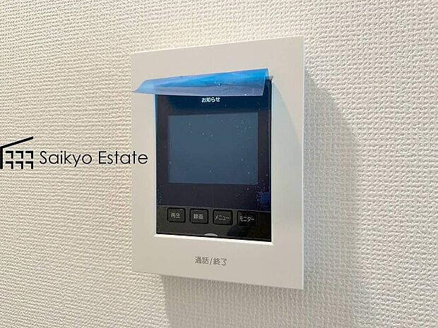 【TVモニター付きインターホン】「TVモニター付きインターホン」は、玄関に行かなくても誰が来たのか確認でき、お子様のお留守番も安心です。
