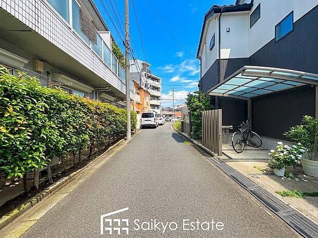 【前面道路】交通量の少ない前面道路ですので、小さなお子様がおられるご家庭でも安心してお住まいいただけます。