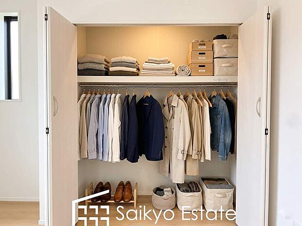 【クローゼット【施工例】】居室に収納を設けておりますので、衣類の他にもカバンや小物など何でも収納して、居室の全空間を有効活用できます♪