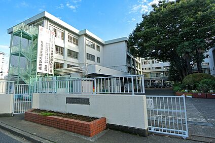 練馬区立関中学校 約750ｍ(徒歩約10分)