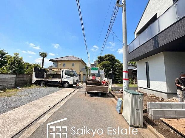 【前面道路】交通量の少ない前面道路ですので、小さなお子様がおられるご家庭でも安心してお住まいいただけます。