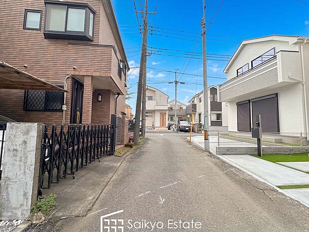 【前面道路】交通量の少ない前面道路ですので、小さなお子様がおられるご家庭でも安心してお住まいいただけます。