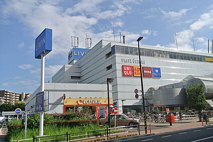 リヴィンオズ大泉店 約1070ｍ(徒歩約14分)