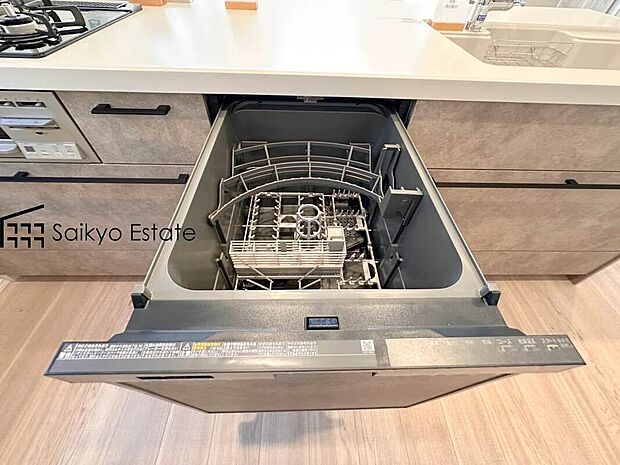【食洗機】手洗いよりも経済的で家計に優しい「ビルトイン食洗機」が標準装備なのはママの強い味方ですね。
