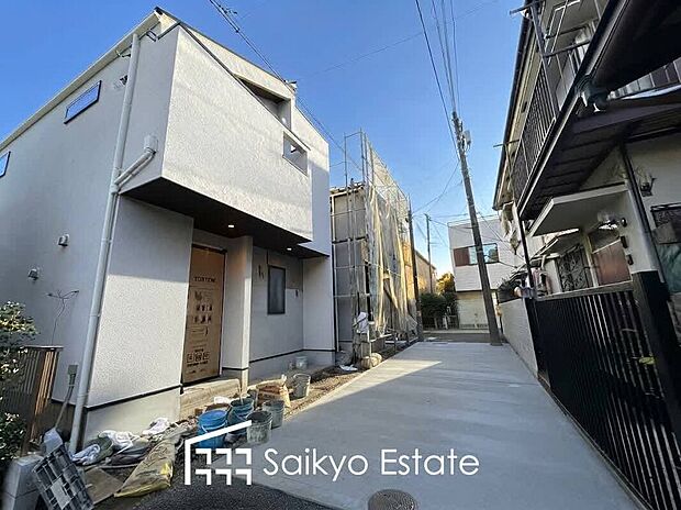 【前面道路】交通量の少ない前面道路ですので、小さなお子様がおられるご家庭でも安心してお住まいいただけます。
