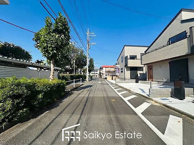 【前面道路】交通量の少ない前面道路ですので、小さなお子様がおられるご家庭でも安心してお住まいいただけます。