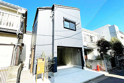 お車好き Diy好きの方必見のガレージハウス が限定1棟で堂々登場しました 練馬区大泉町2の一戸建て 22年1月完成 53 40m2 1ldk 2 990万円