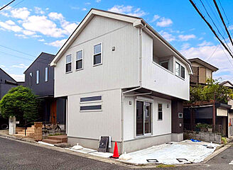 【南向き角地】開放的で陽当たり・通風良好な立地に佇む設備仕様が豊富な邸宅　～練馬区大泉町1～ 外観