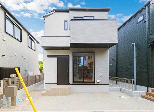 【外観：1号棟】
小田急線「喜多見」「狛江」駅にアクセス可能な好立地！
