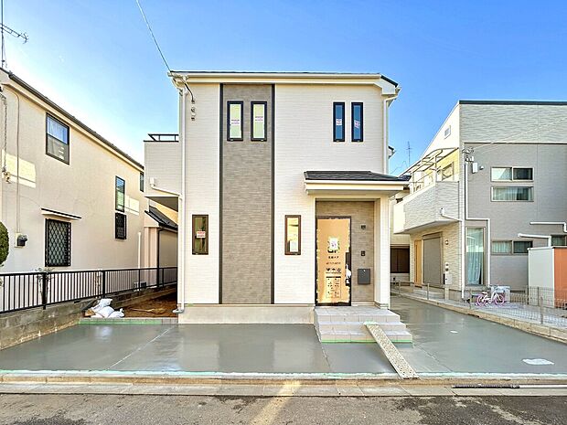 【外観:12月上旬撮影】
太陽光パネル搭載の省エネ住宅!耐震性・省エネ性・維持管理性など厳しい基準をクリアする長期優良住宅!税制優遇や補助金などのメリットも◎