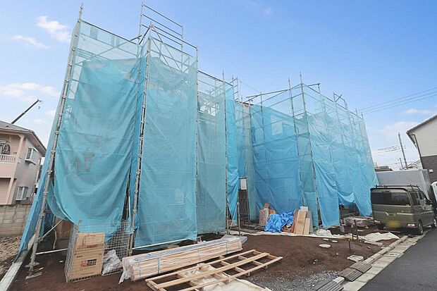 【外観:3月中旬撮影】
『三鷹市北野3丁目』の閑静な住宅街に全11区画の開発分譲地が誕生。バリエーション豊富な間取プランで見つかるライフスタイルに合ったマイホーム。