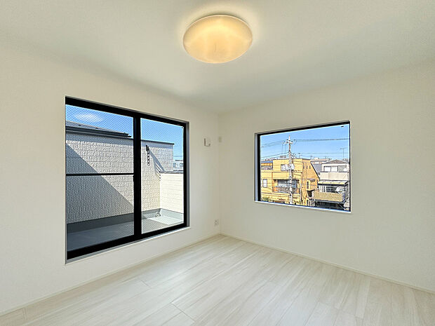 【建物プラン例:Room】
多摩川近くの自然豊かな住環境。四季の彩りを身近に感じながら、散策やレジャーも楽しめる心地よい暮らしが叶います。