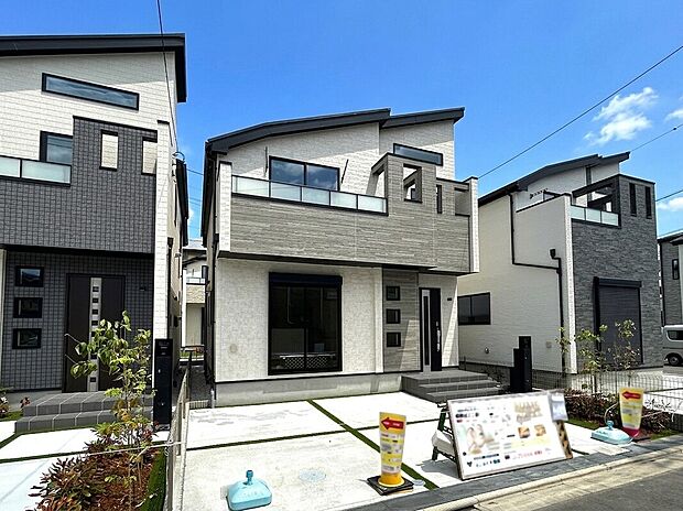 【外観】
ご内覧可能となりました！見学予約随時受付中！
京王線「柴崎」駅徒歩2分の好立地に全13棟の大型分譲地が誕生！
『駅近×利便性×落ち着いた街並み』が揃う快適に過ごせる分譲地。