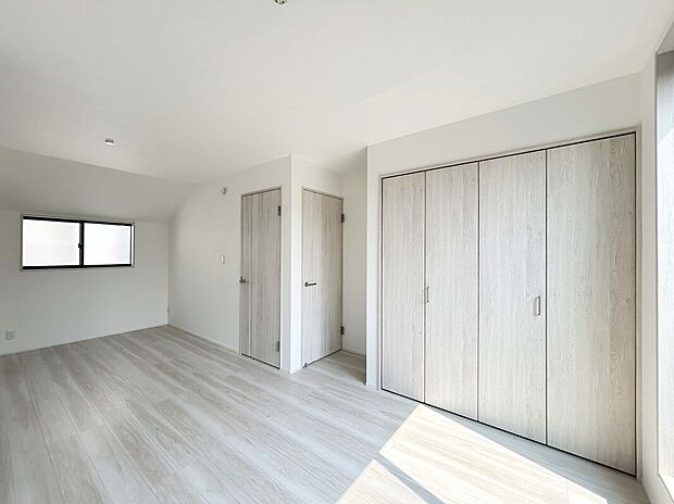 【建物プラン例:Room】
「区立高井戸第二小学校」まで徒歩4分、「区立西宮中学校」徒歩2分、保育園・幼稚園が徒歩10分圏内に5か所以上。