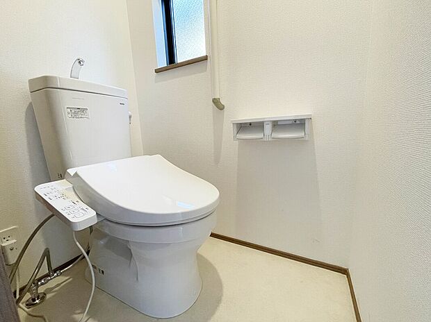 【【施工例：Toilet】】1階と2階にトイレがあるので、朝慌ただしい時間帯に混む心配が減ります。わざわざトイレのために階段を昇り降りをせずに済みます。