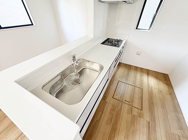 【【Kitchen】】あると便利な食洗器搭載キッチン。手洗いの時間や労力を大幅に削減でき、家事の効率化が図れ、空いた時間に他の作業やのんびり家族との時間が増えます。