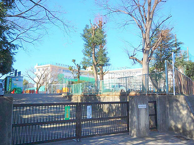 三鷹市立大沢台小学校（約450m）